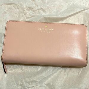 Pale Pink Kate Spade wallet. New without tags.